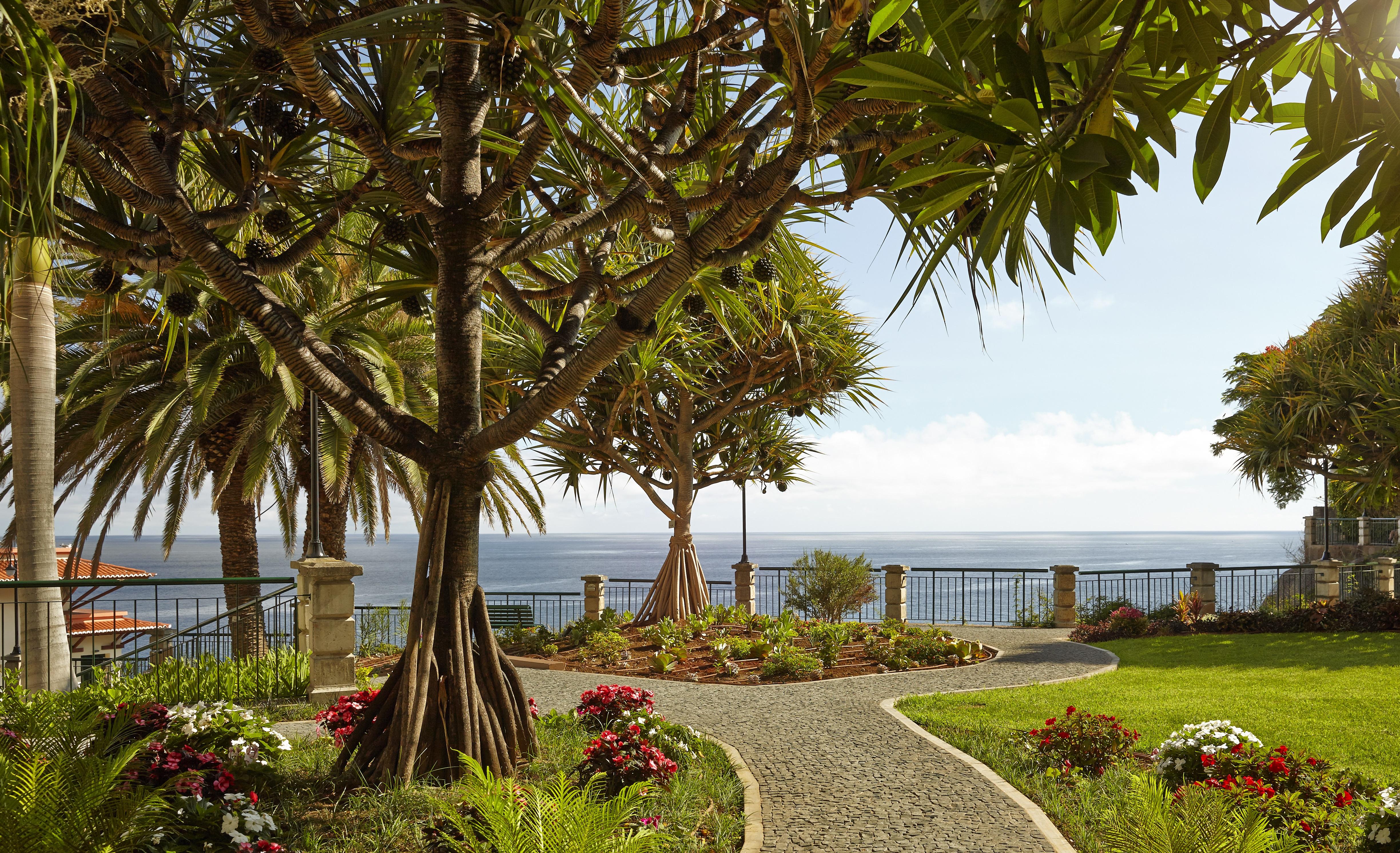 The Cliff Bay - Portobay Hotel Фуншал Екстериор снимка The gardens at the Four Seasons Hotel