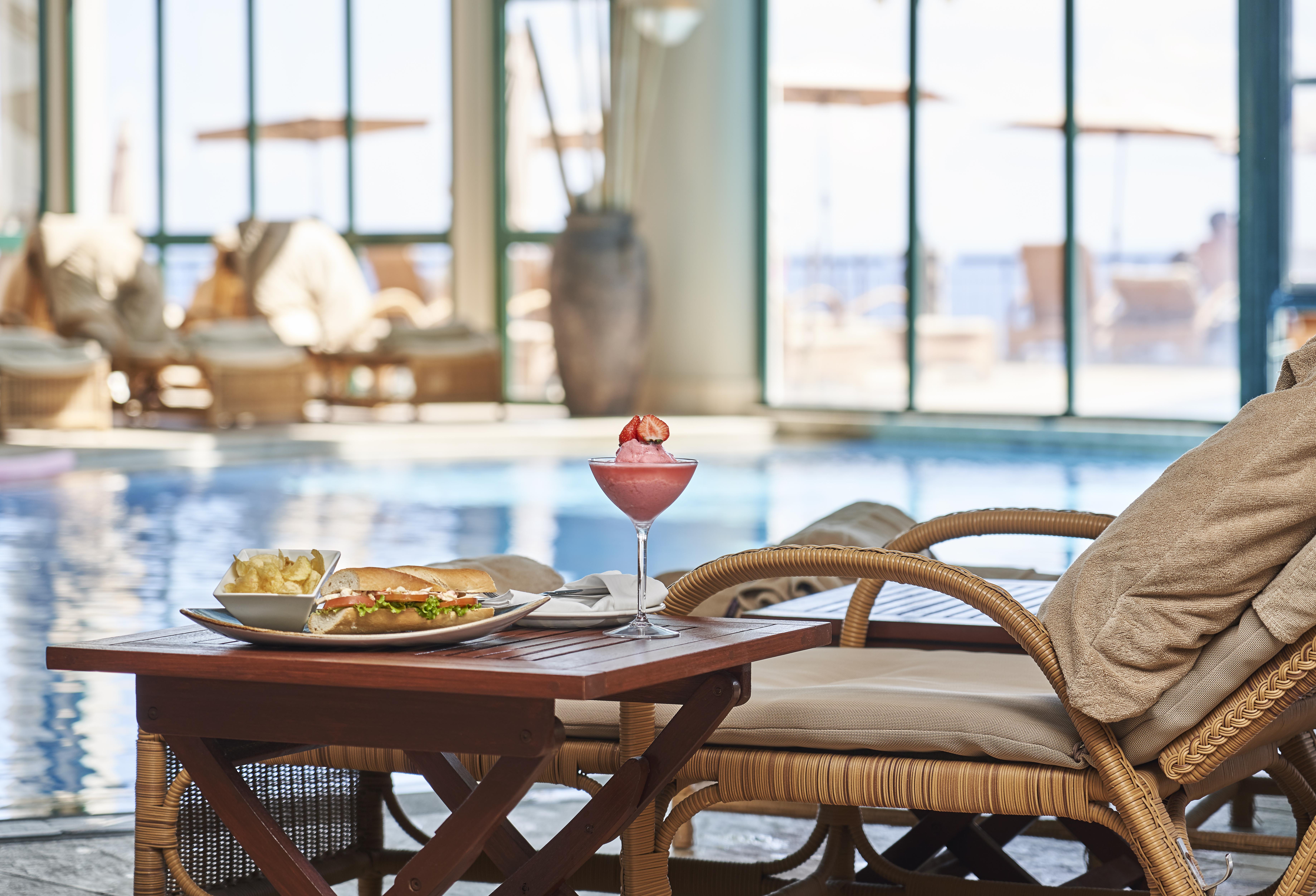 The Cliff Bay - Portobay Hotel Фуншал Екстериор снимка The pool at the hotel