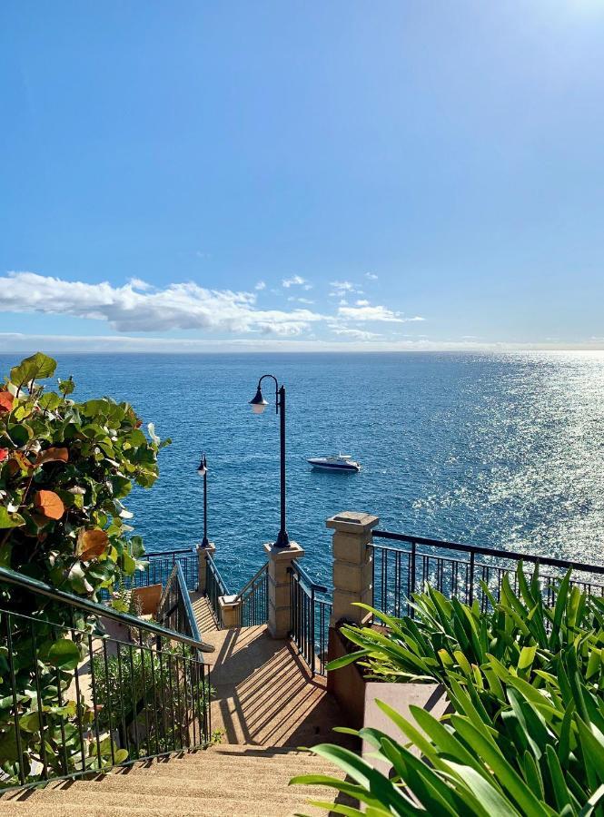 The Cliff Bay - Portobay Hotel Фуншал Екстериор снимка View of the sea from the steps of the church