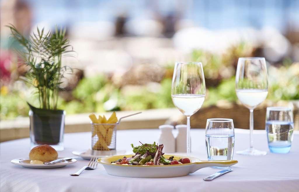 The Cliff Bay - Portobay Hotel Фуншал Ресторант снимка A table set for fine dining